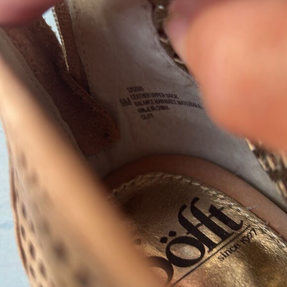 Women's Perforated Leather Platform Peep-Toe Heeled Sandals - Tan EUC Size 9M - Picture 16 of 16